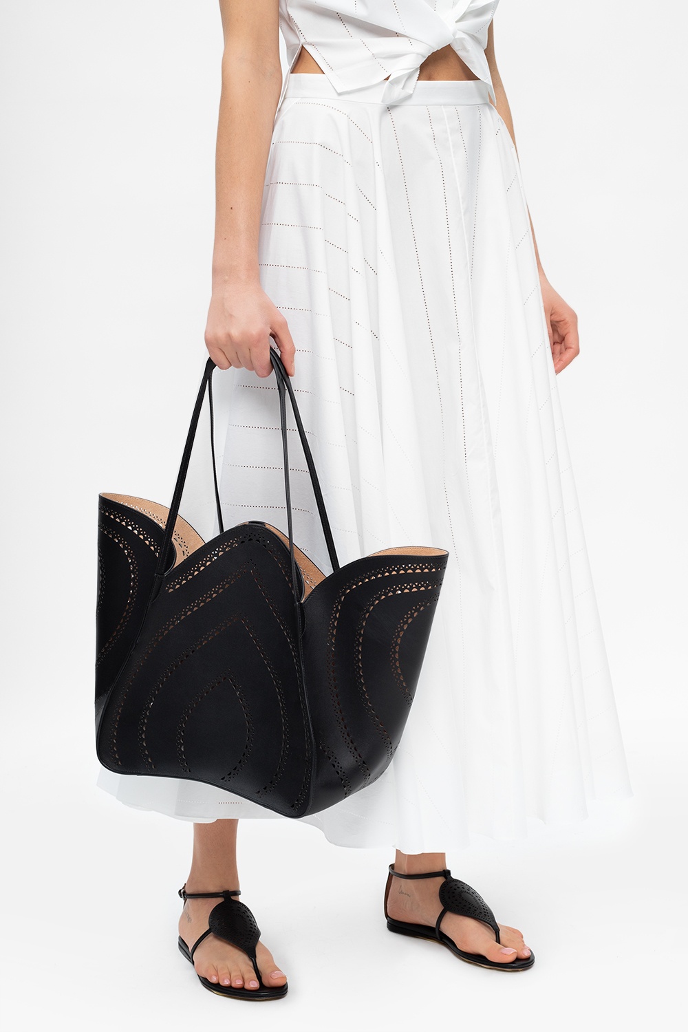 ALAIA AA1P003CA330010 関税送料込 ALAÏA Big Tote Bag in Noir | FWRD